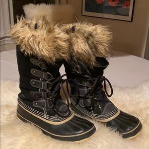 Sorel waterproof ladies fur topped size 8 boots